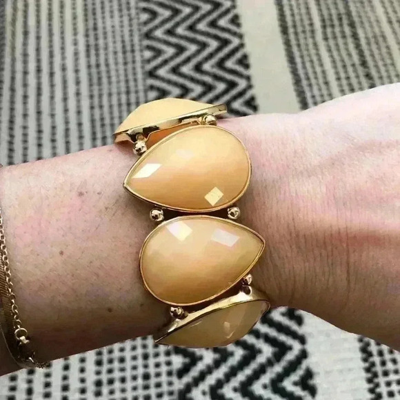 Stone Stretch Bracelet - Picture 1 of 3
